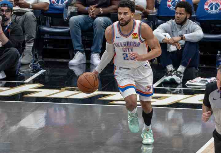 尽力了!阿杰伊·米切尔20投12中&三分5中2空砍29分4板3助